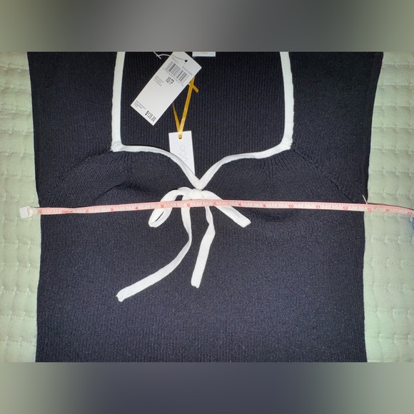 House of Harlow Chic stretchy Black Knit Top with White Trim. Size XS. NWT - Picture 3 of 11